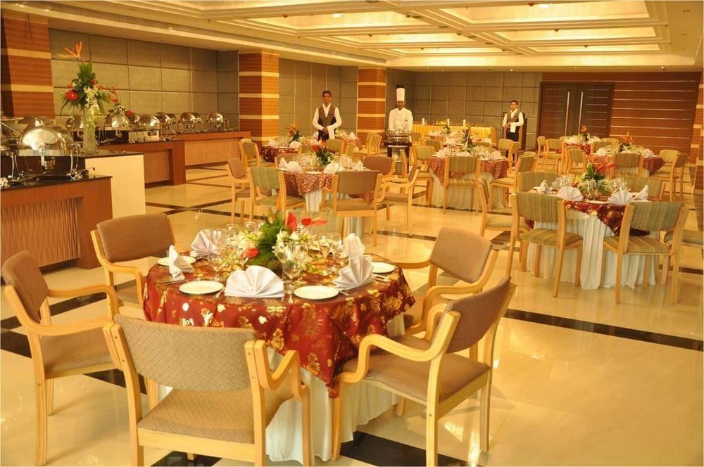 Rpj Hotel Rajkot Exterior foto