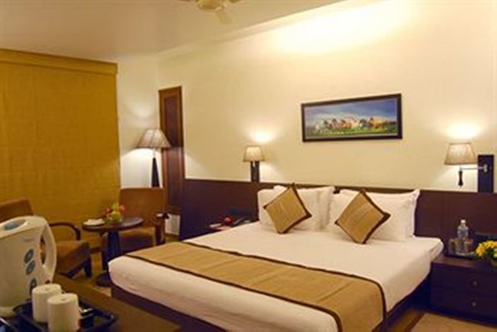 Rpj Hotel Rajkot Exterior foto